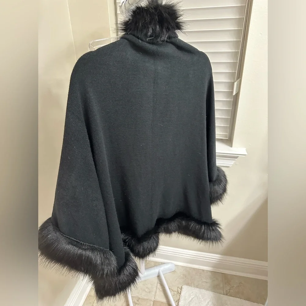 Sioni Black Knit Faux Fur Cape, L/XL, NWT - Picture 3 of 12